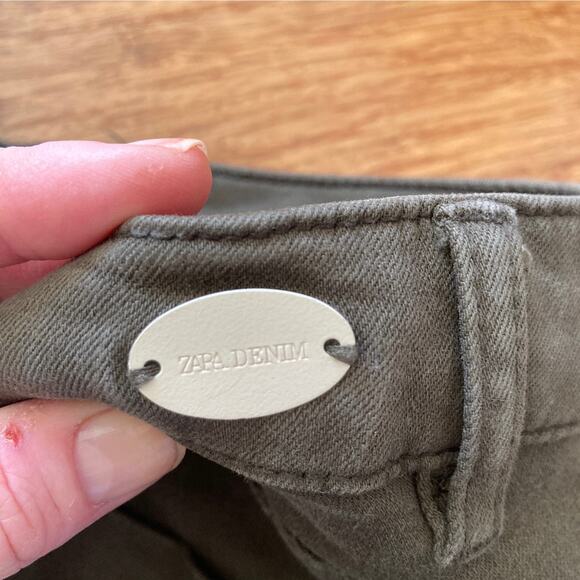 Zara Dark Earthy Green Low-Rise Jeans, Size 6 - Picture 4 of 5